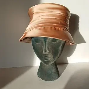 ? Vintage 1950s Charles of California Pink Satin Wrap Downtown Abbey Bucket Hat Vintage Black Straw Bucket Hat with Pink Flowers & Velvet  main image 3